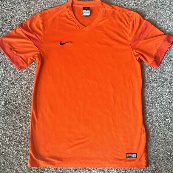 Nike Dri-Fit Men’s Soccer Jersey! - Picture 4 of 8